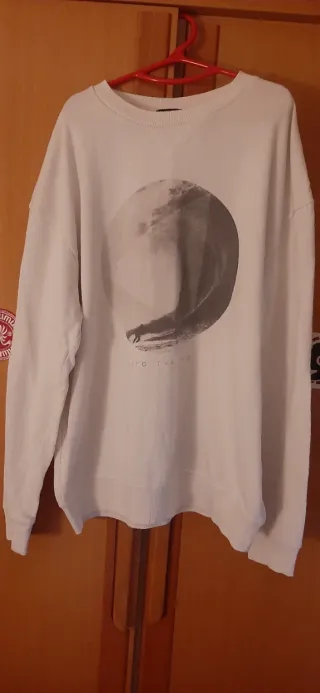 Sudadera blanca con estampado