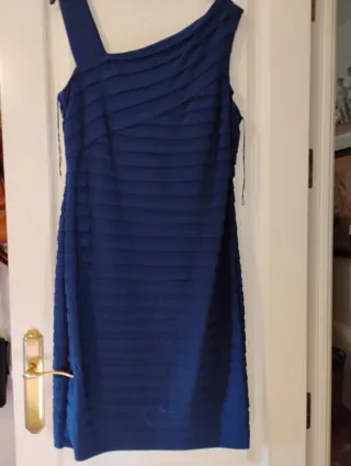 Vestido de fiesta azul con pedrería