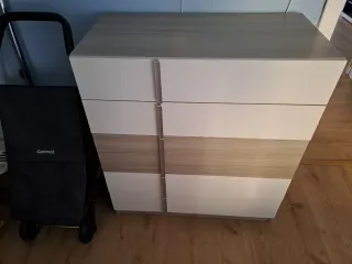 Armario, sinfonier y mesita de noche