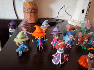 Muñecos hadas y brujas