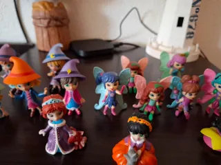 Muñecos hadas y brujas