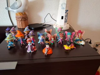 Muñecos hadas y brujas