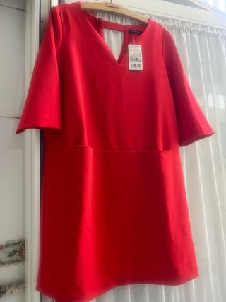 Vestido negro con estampado de cadenas