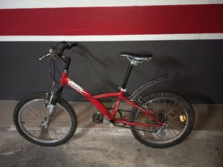 Bicicleta infantil Decathlon roja