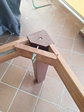 Mesa de comedor de madera