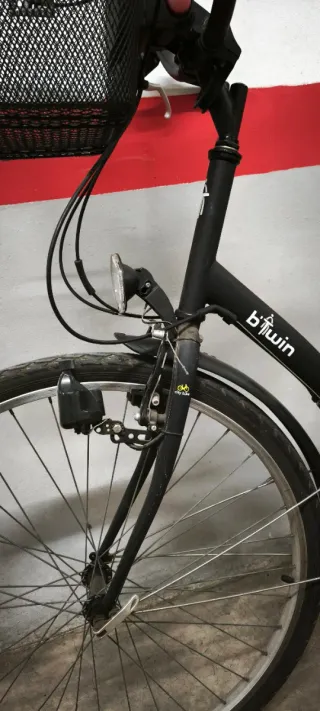 Bicicleta Paseo Negra 28" (100€ + silla infantil)