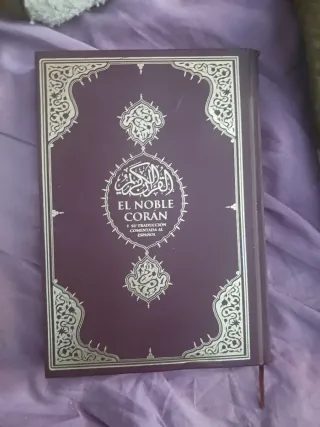 Libro del coran. En. Castellano y arabe