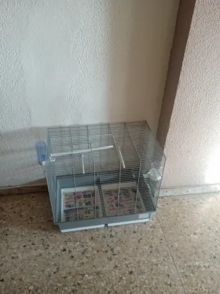 Jaula para pájaros plateada