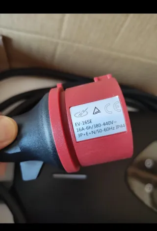 Cargador Coche Eléctrico Tera + Soporte