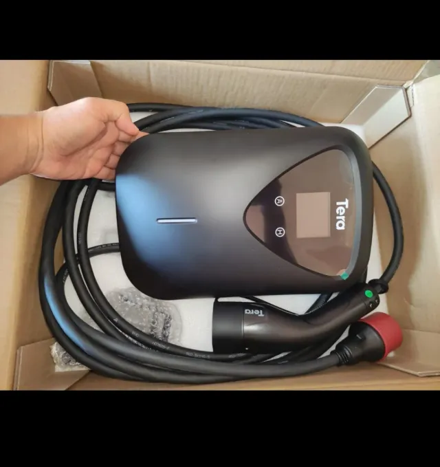 Cargador Coche Eléctrico Tera + Soporte