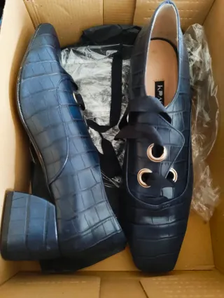 Zapatos KAYAK azul cocodrilo tacón