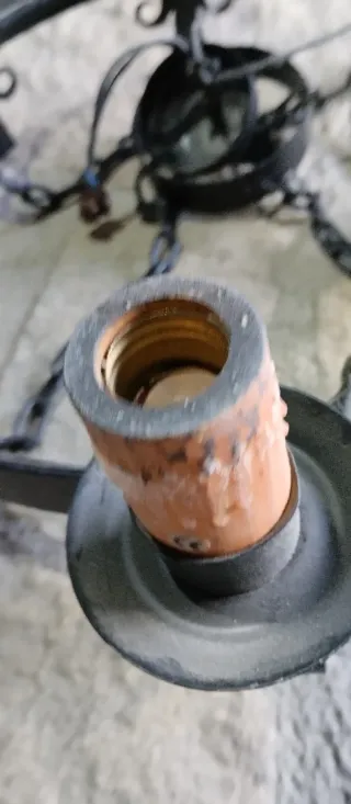 Lámpara de forja negra