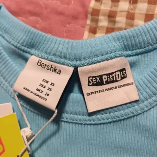 Camiseta Bershka Sex Pistols Talla XS. Nueva