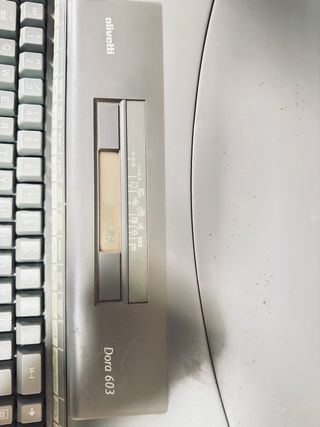 Máquina de escribir Olivetti Dora 603. Funciona.