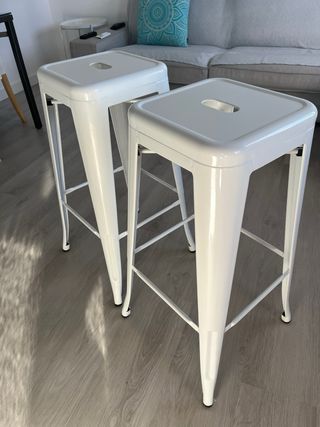 Taburetes metálicos blancos (2 unidades)