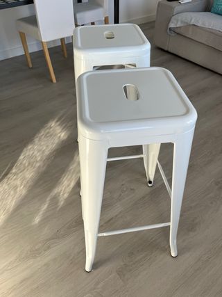 Taburetes metálicos blancos (2 unidades)