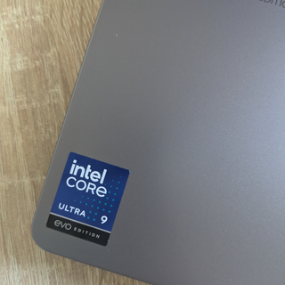 Portátil Lenovo Yoga Pro 7 Intel Core Ultra 9