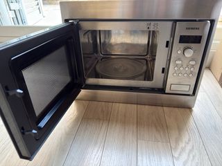 Microondas Siemens integrable 800W 18L HF15M552