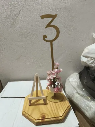 Número 3 dorado para centros de mesa