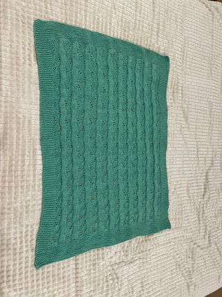 Manta de bebé tejida a mano con relieve
