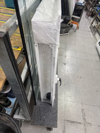 Monoblock oscilobatiente sin cristal