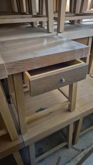 Mesita de noche madera maciza