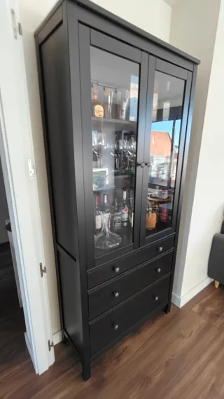 Vitrina hemnes madera negra marron