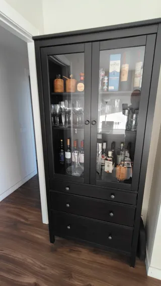 Vitrina hemnes madera negra marron