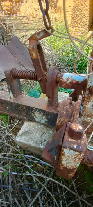 Arado de vertedera reversible