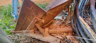 Arado de vertedera reversible