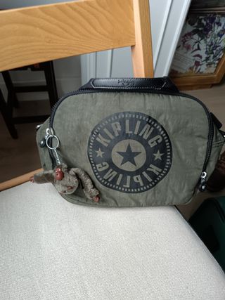 Bolso Kipling verde militar con mono