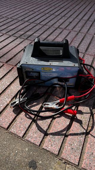 Cargador Batería Coche RC8380