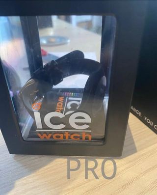 Reloj Negro para Mujer con Correa de Silicona