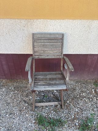 Silla de madera para terraza