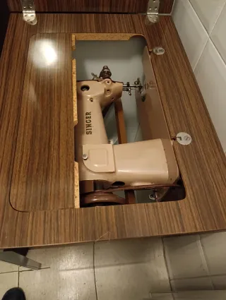 Máquina de coser Singer vintage color beige