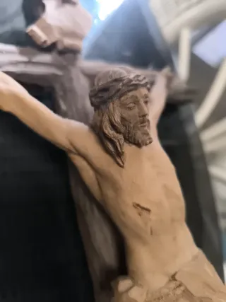 Cristo de madera tallada