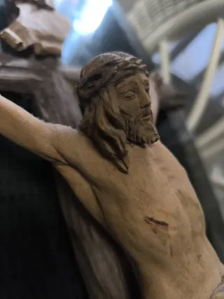 Cristo de madera tallada