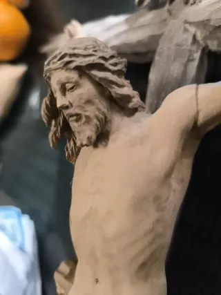 Cristo de madera tallada