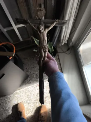 Cristo de madera tallada