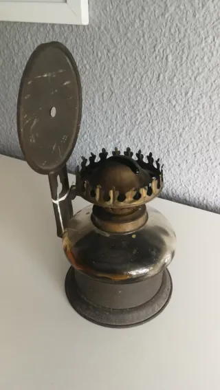 Lámpara de aceite antigua