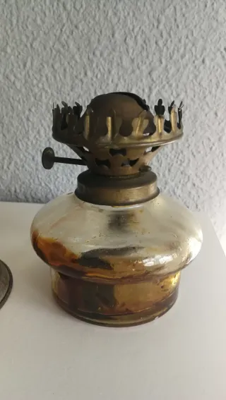 Lámpara de aceite antigua