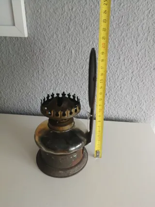 Lámpara de aceite antigua