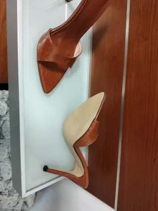 Sandalia mule marrón sin estrenar