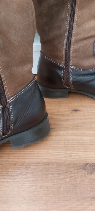 Botas altas de piel y ante