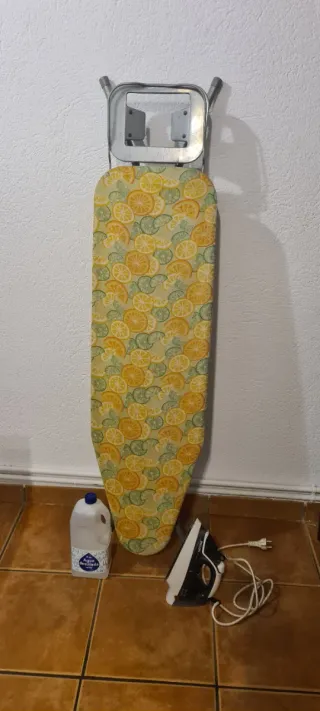 Tabla de planchar + plancha marca Philips.