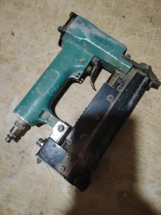 Clavadora Neumática Profesional