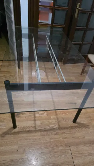 Una mesa de comedor 90x180x70 cristal templado
