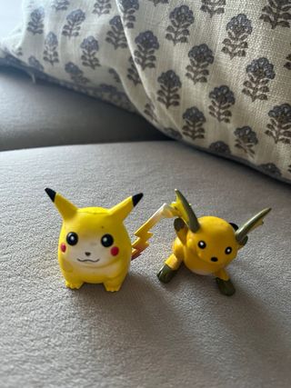 Pikachu y Raichu figuras