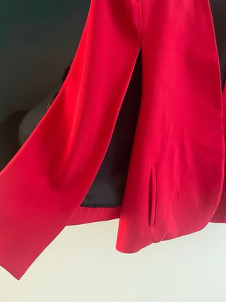 Chaqueta capa roja Zara