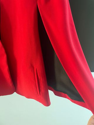 Chaqueta capa roja Zara